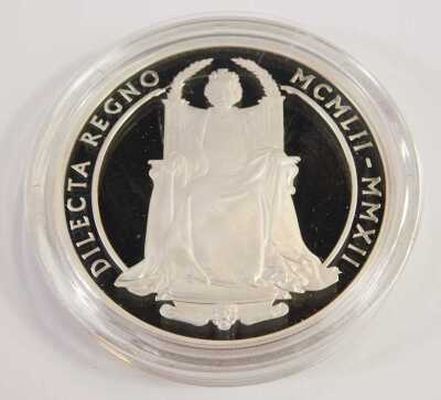 A Royal Mint Queen's Diamond Jubilee silver five ounce coin, in a presentation box. - 2