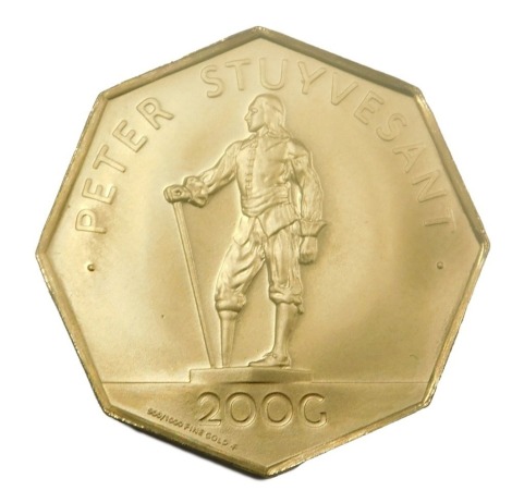 A Dutch yellow metal commemorative coin for 1977, the reverse titled 'Peter Stuyvesant', stamped 200G for 200 guilders, 900/1000 fine gold, 8.0g.