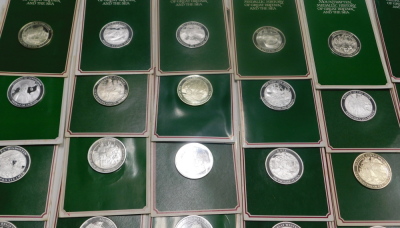 Sixty three John Pinches silver medallions, the Mountbatten Medallic History of Great Britain and The Sea series, mainly mounted in green card. - 2