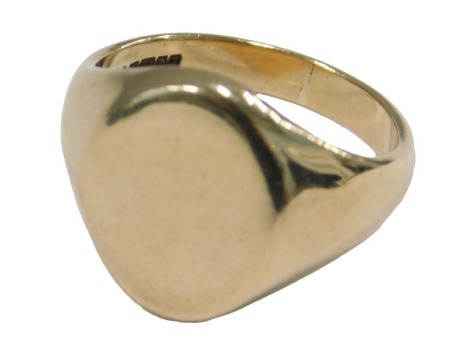 A gentleman's 9ct gold signet ring, unengraved, size Z½, 14.1g.