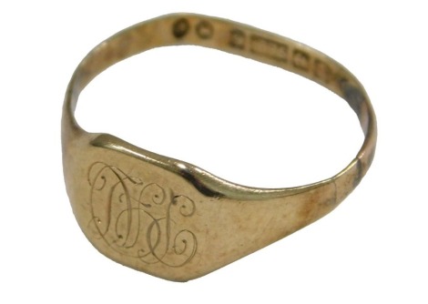 A 9ct gold lady's signet ring, monogram engraved, size N½, 2.0g.