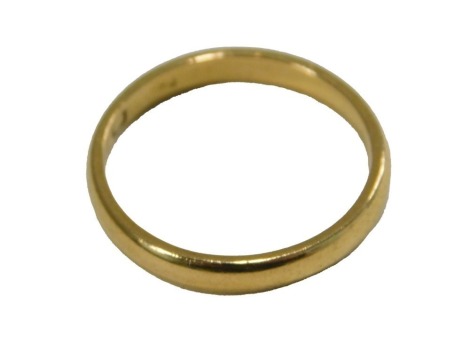 A 22ct gold wedding band, size Q, 3.9g.