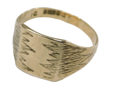 A 9ct gold gentleman's signet ring, with a rectangular table and engraved bark effect decoration, size U, 3.7g.