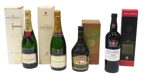 A bottle of Laurent Perrier champagne, boxed, a similar bottle of Moet and Chandon champagne, a bottle of Taylor's LBV 2005 port, boxed, and a boxed bottle of Baileys liqueur. (4)