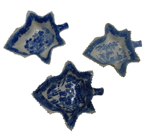 Three various 19thC blue printed pickle dishes, 15cm wide. (AF)