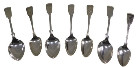 A quantity of fiddle pattern spoons, various dates, to include some early 19thC, 5.54oz.