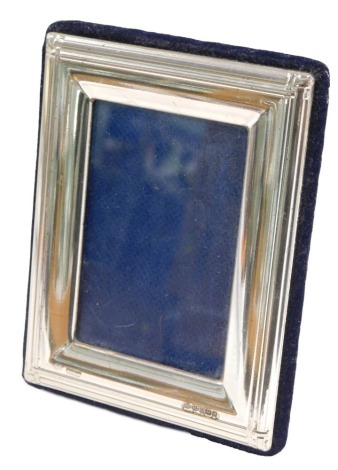 A George V silver mounted rectangular photograph frame, with oak backing, London 1930, 22cm x 17cm.