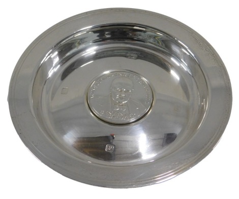 An Elizabeth II Winston Churchill Centenary silver dish, inset with a medallion of Churchill, London 1974, 3.78oz, 13cm diameter.