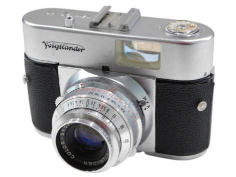 A Voigtlander Vito B camera, with lens.