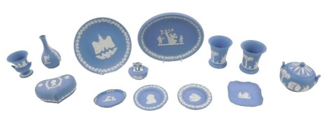 A quantity of Wedgwood blue Japserware, to include oval dressing table tray, heart shaped Royal commemorative box and cover, etc.