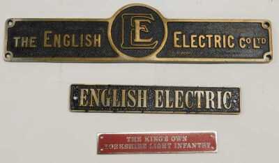 English electric brass engine plates, including Yorkshire Engine Company Limited number 2654 Meadow Hall Works 1957 Sheffield, The English Electric Co Limited, The King's Own Yorkshire Light Infantry, etc. (1 tray) - 3