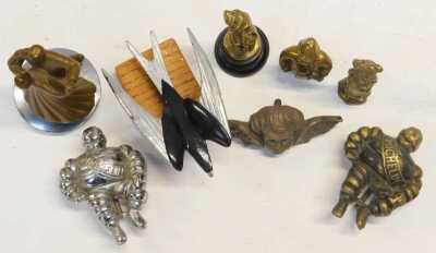 Various car mascots, including a brass Michelin man, chrome Michelin man, an Art Deco style eagle mascot, a Fred Astaire and Ginger Rogers dancing car mascot, etc. (1 tray) - 2