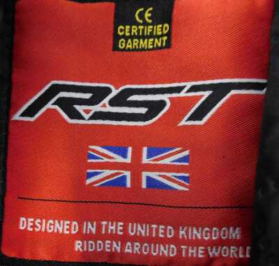 An RST S-1 motorcycle leather jacket, size UK 40. - 2