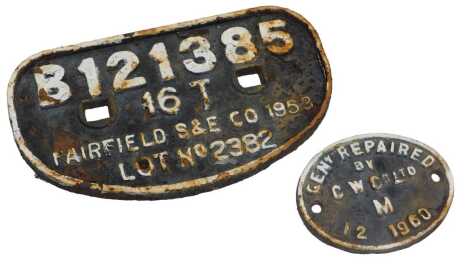 Two wagon plates, comprising Wagon B121385 16T, and a repair plate dated 1960.