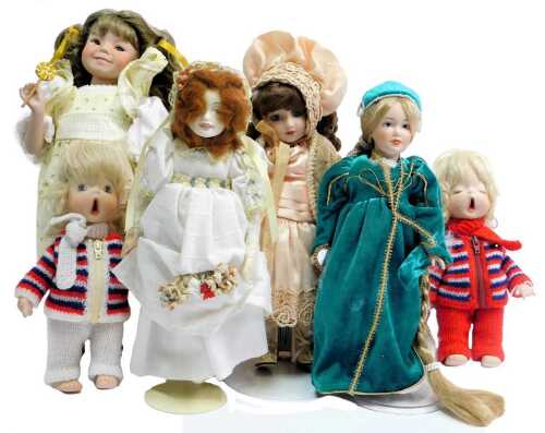 Various ceramic dolls, including Rapunzel, The Victorian Birthday Doll Collection Friday's Girl DN10, etc. (1 tray)