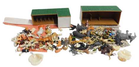 Britains plastic figures, including farm animals, zoo animals, farm hands, etc. (1 tray)