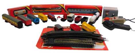 OO gauge rolling stock and accessories, including R020 Shell tank wagon, R921 Intercity Mark 2 coach, Lima Amoco tanker, track, etc. (1 box)