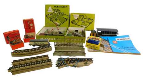 Marklin HO gauge track and accessories, including a mechanically operated level crossing, 5106 straight track sections, 5120 curved track sections, Marklin 7039 signal, 7188 electronically controlled signal, 7072 control plates, 5211 crossing, 7162 lattic