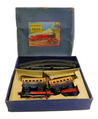 A Hornby train O gauge M1 clockwork passenger train set, including 0-4-0 locomotive and tender and two Pullman coaches, and an oval of track, boxed.