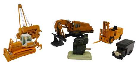 Unboxed diecast excavators and forklifts, including a Joal Caterpillar forklift, a Komatsu PC60 loading shovel, a Caterpillar 594 pipe layer, a Ruston engine, and a Conrad boxed Liebherr The Crawler Tractor PR722. (1 tray)