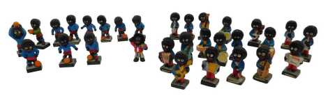 Robertson Mascot figures, including The Mascot Band, Mascot Football Team, etc. (1 tray)