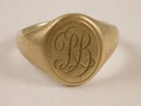 A gentlemans 9ct gold signet ring