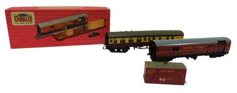 A Hornby Dublo OO gauge TPO mail van set, 2400, boxed.