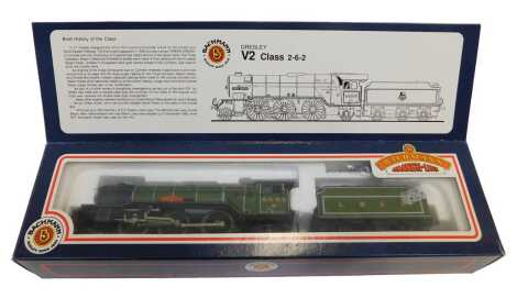 A Bachmann Branchline OO gauge class V2 locomotive Coldstreamer, 2-6-2, 4884, in LNER lined Doncaster green, 31-558, boxed.