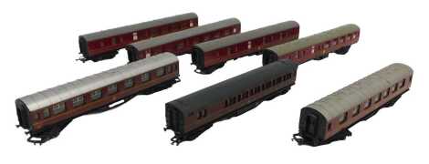 Tri-ang and Hornby OO gauge coaches, including LMS coaches, First Class and Third Class coaches, etc. (1 tray)