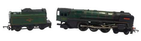 A Tri-ang OO gauge BR standard class 7 locomotive Britannia, 4-6-2, 70000, in BR lined green.