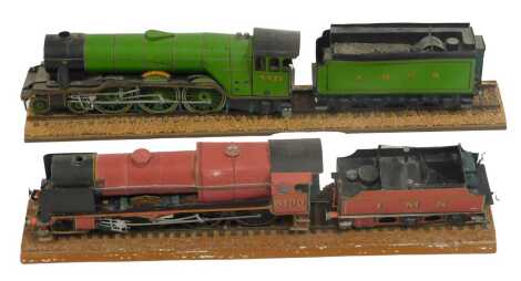 Two card built models of O gauge locomotives, comprising The Flying Scotsman 4472, and Royal Scot 7100, on rail bases.