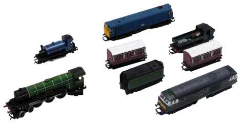 Hornby OO gauge locomotives, including Class A3 Flying Scotsman 4472, A Class 36 B-B diesel locomotive D7099, BR green livery, A Class 25 Salzer Type 2 diesel locomotive 25247, BR blue livery, Caledonian Railways 0-4-4 tank locomotive, etc. (a quantity)