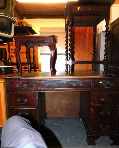 A mahogany 20thC twin pedestal desk, with tooled leather inset top, 125cm wide x 76cm high x 60cm deep, together with a matching occasional table, and a mahogany side table with single frieze drawer and barley twist leg detail. (3)