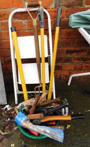 Various garden tools, together with a plastic two step ladder.