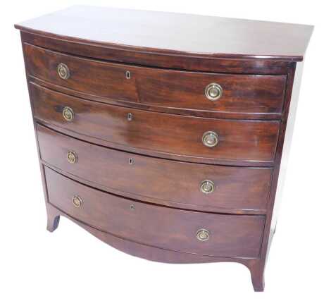 An early 19thC mahogany bow fronted chest of drawers, with four graduated drawers, on splayed feet, 99cm high.