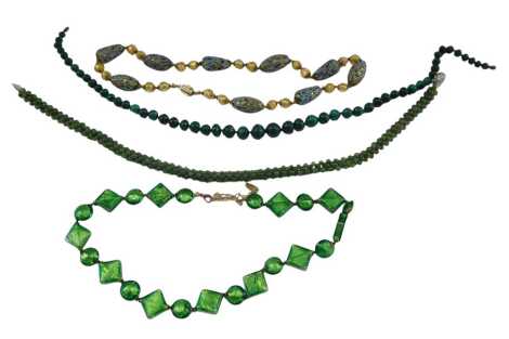 A Perini green glass necklace, further glass necklace, string of malachite beads, and further beads. (4)