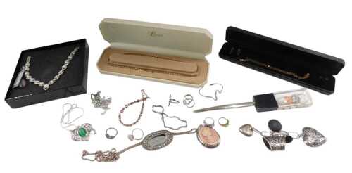 Costume jewellery, including dress rings, bracelets, earrings, necklaces, and pendants.