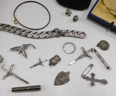 Silver and costume jewellery, including crucifix pendants, Queen Victoria gilt penny pendant 1889, RAF silver and enamel wings brooch, floral marcasite and simulated pearl brooch, Pandora bracelet, and a gold plated and paste set bangle. - 3