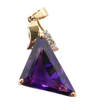 A 20thC amethyst and diamond abstract pendant, set with triangle cut amethyst, 20mm x 12mm x 8.04mm, with leaf vine top set with three round brilliant cut diamonds, each 2mm x 2mm x 1.2mm, total approx carat weight 0.90ct, colour E/F, clarity VSI/VS1, yel