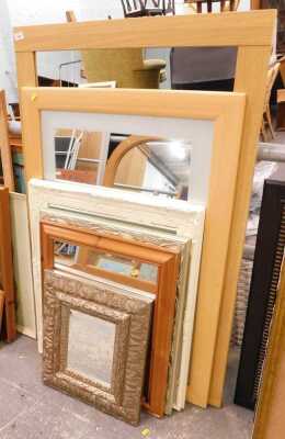 An oak framed wall mirror, 123cm x 81cm, together with various further mirrors, etc. (a quantity)