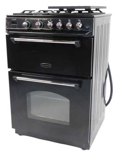 A Range Master Classic gas cooker, in black, model number CLAS60NGFBL'C, with a cast iron grill plate, 90cm high, 60cm wide, 60cm deep.