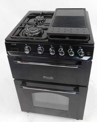 A Range Master Classic gas cooker, in black, model number CLAS60NGFBL'C, with a cast iron grill plate, 90cm high, 60cm wide, 60cm deep. - 2