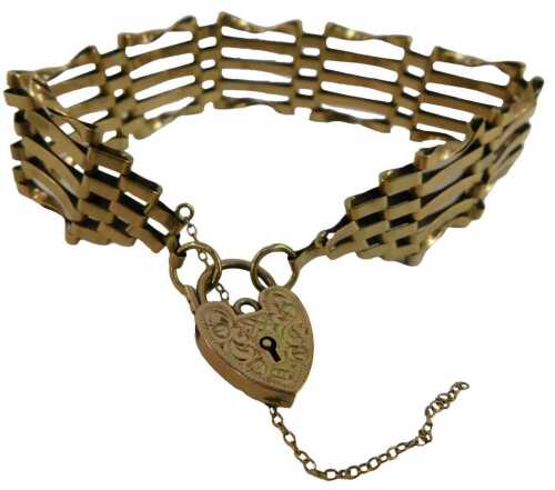 A 9ct gold gate link bracelet, on a heart-shaped padlock clasp, 10.9g, 16cm diameter.