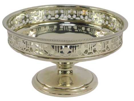 A George VI silver pedestal sweet meat dish, with a pierced gallery, Mappin & Webb, Sheffield 1949, 2.97oz.