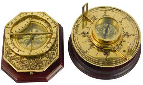 A Franklin Mint brass theodolite, on a wooden stand, 7cm high overall, together with a universal sundial, 13.5cm wide.