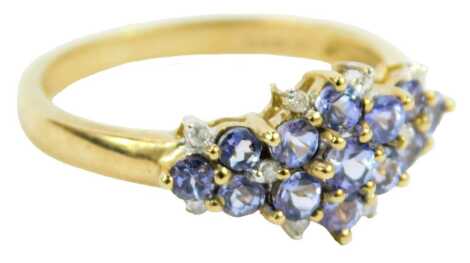 A 9ct gold and tanzanite dress ring, size O/P, 2.6g.