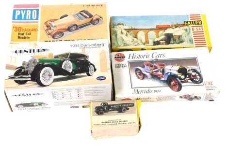 A Pyro '30 Packard Boat-Tail Roadster, scale 1/32, C343-79, together with a Testors 1934 Duesenberg Phaeton, model kit, scale 1/32, Falle railway viaduct model kit, Airfix Historic Cars, Mercedes 1904, special edition, and Ambrico model kit of a OO' Bedfo