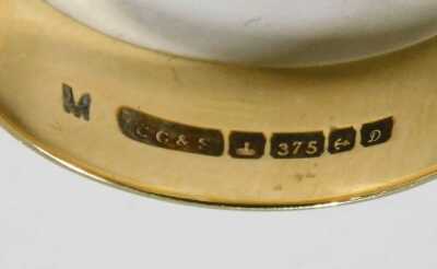 A 9ct bicolour gold wedding band, size P, 4.0g. - 2