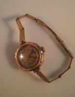 An early 20thC 9ct gold wristwatch