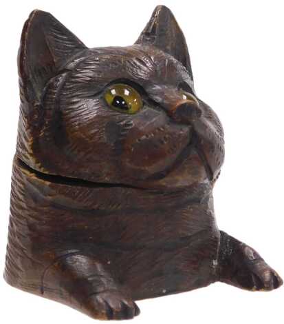 A late 19th/early 20thC Black Forest novelty inkwell, carved as a cat, with glass eyes, 5.5cm high.